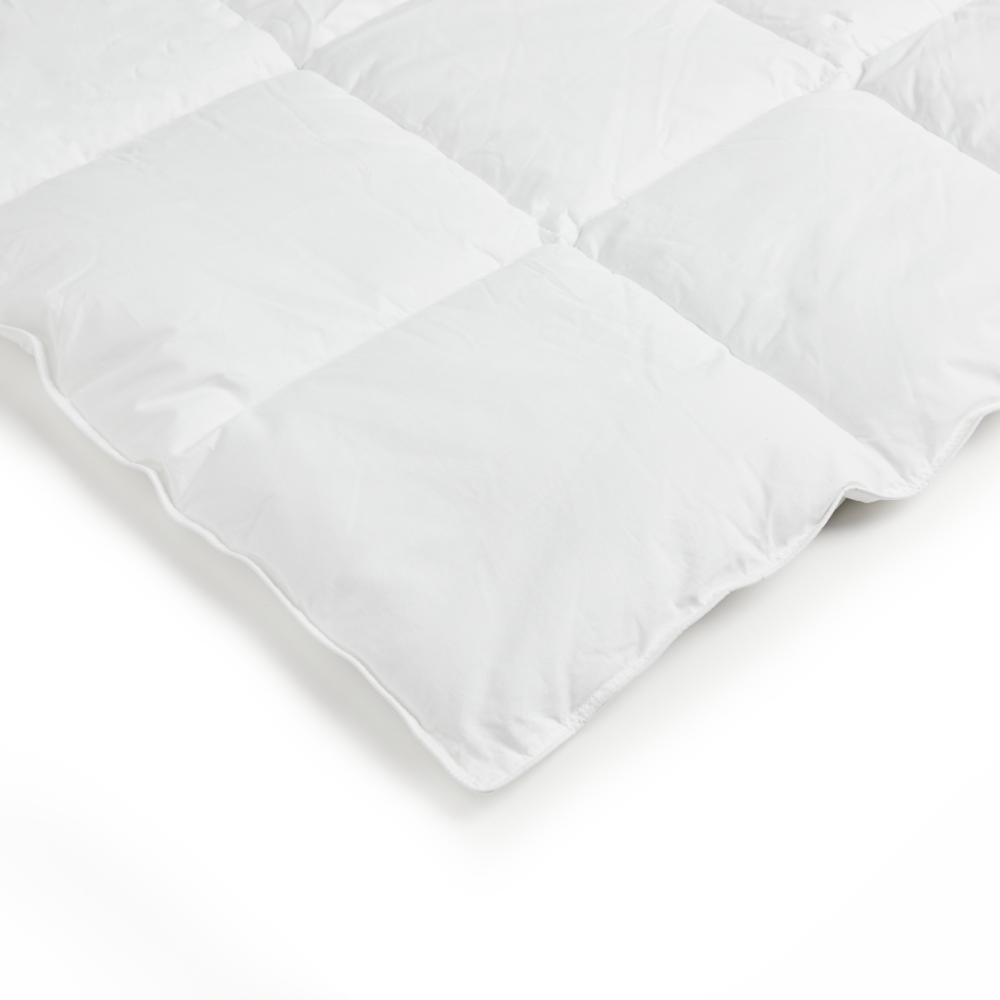 Logan & Mason 50% Down 50% Feather Quilt