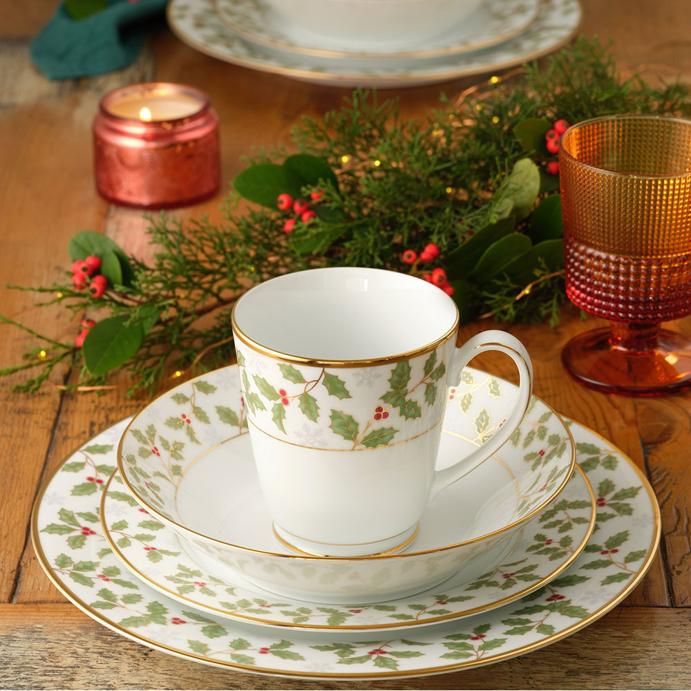 Noritake Holly and Berry Set of 4 Mugs 350ml