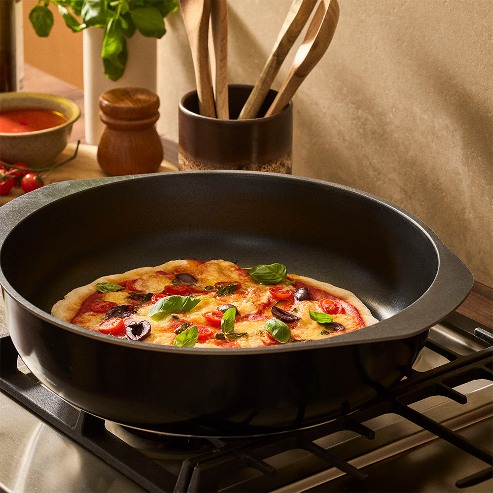 Bessemer Non Stick Round Cook n Bake 37cm Black