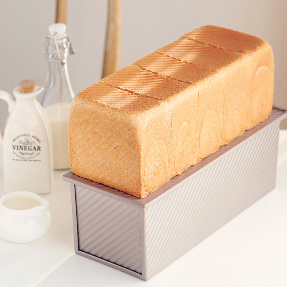 Chefmade Corrugated Loaf Pan With Cover 34cm