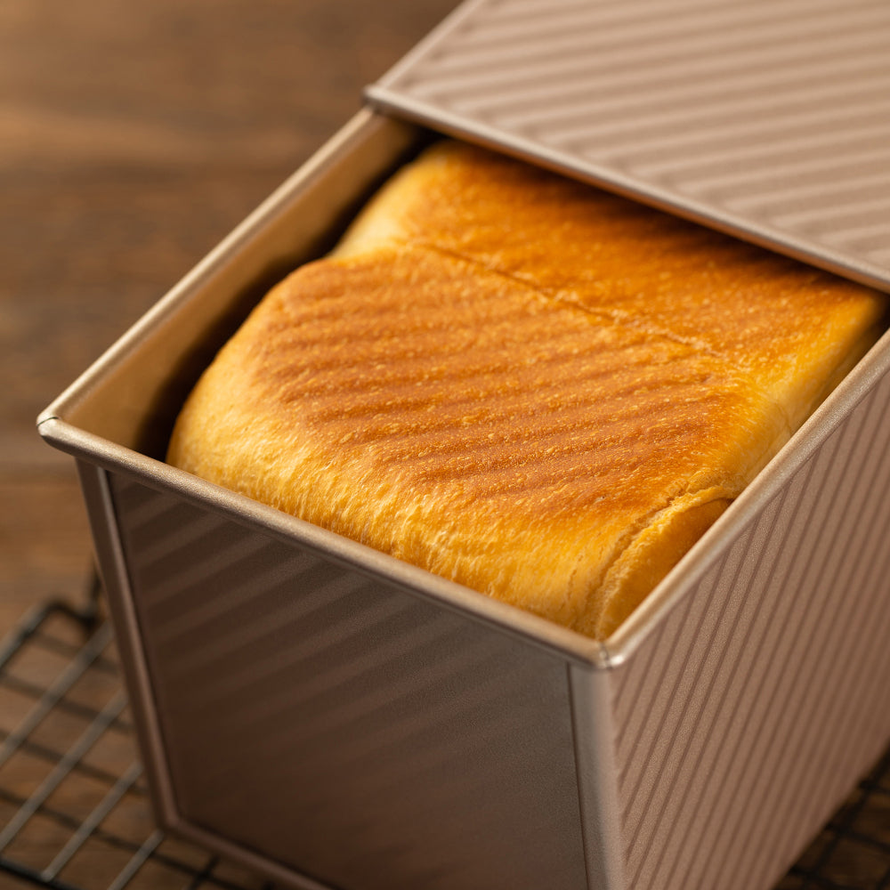 Chefmade Corrugated Loaf Pan With Cover 34cm
