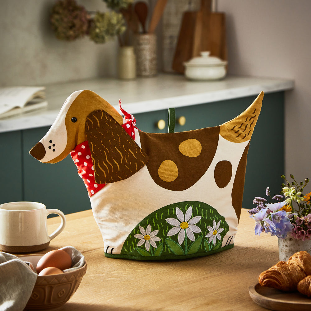 Ulster Weavers Daisy Dog Shaped Tea Cosy