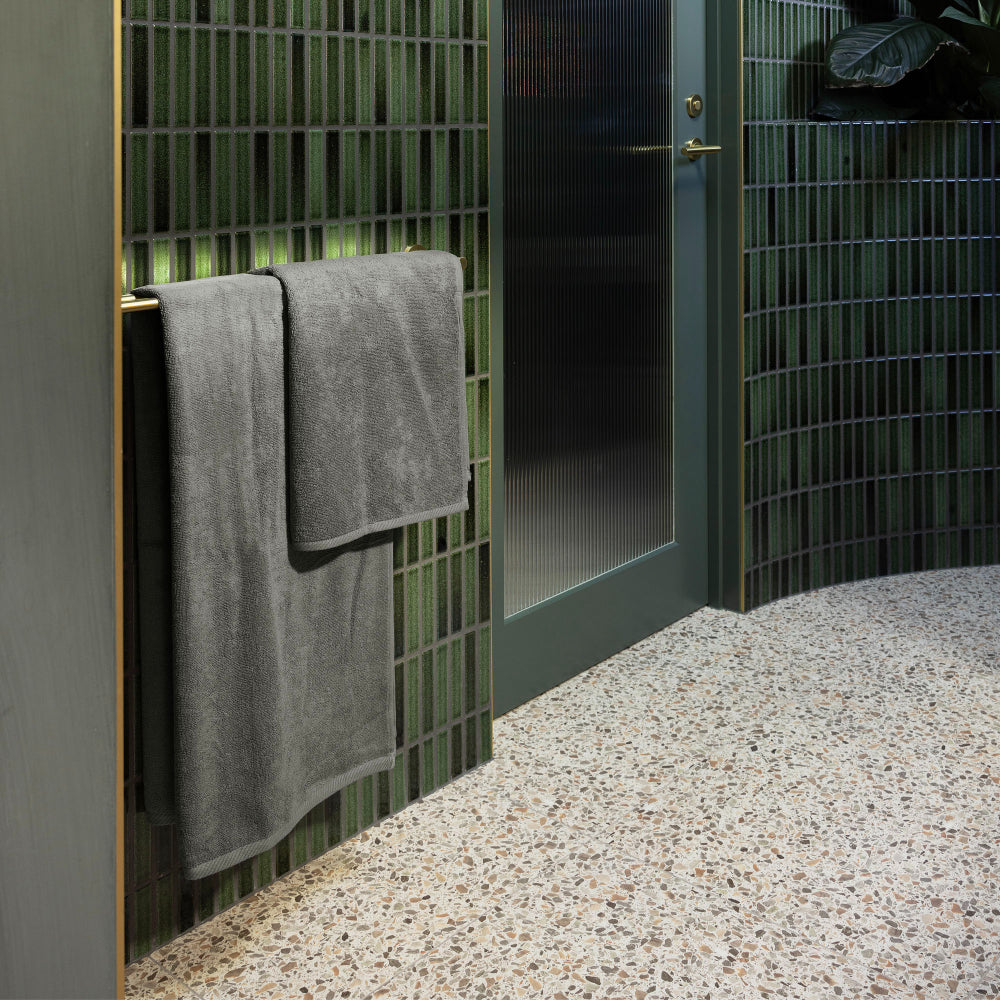 The Bambury Chateau bath towel and bath mat hung on the towel rail in the bathroom ready for use.