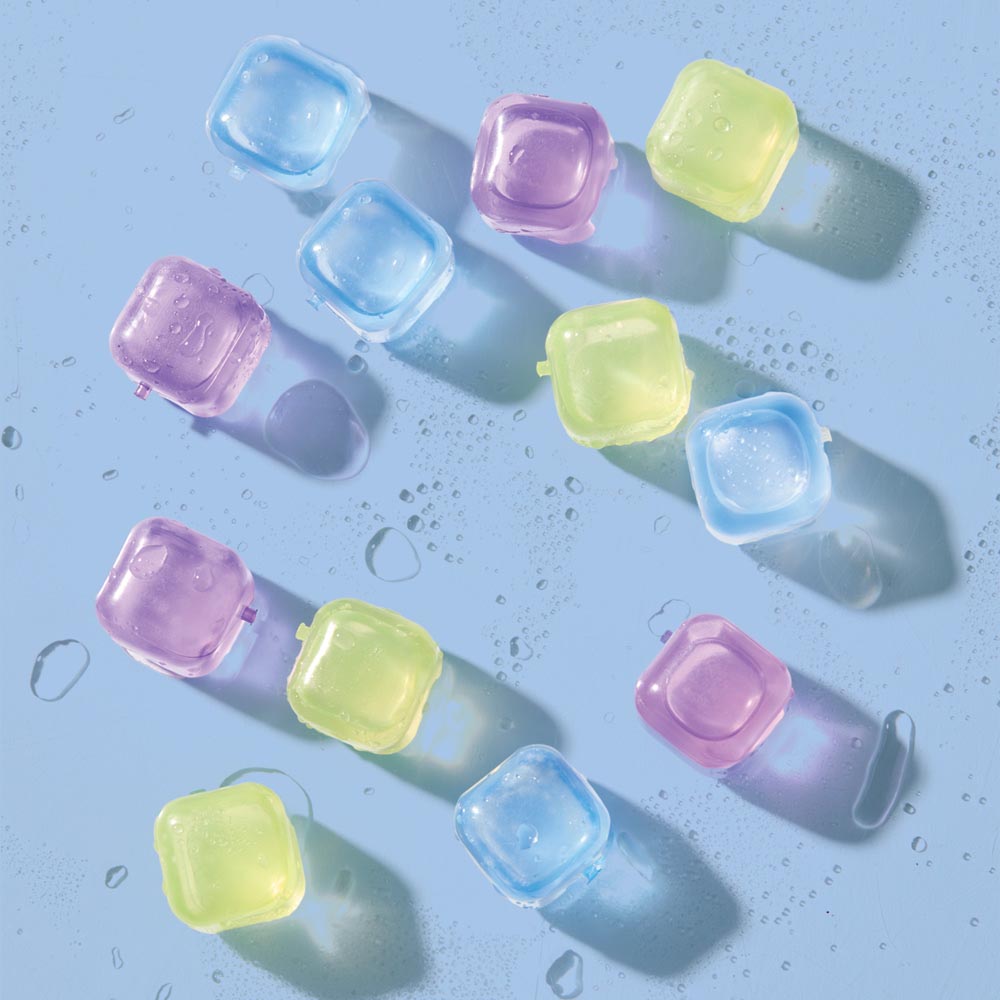 HAYDAE COLLECTIVE Set of 12 Reusable Ice Cubes - House