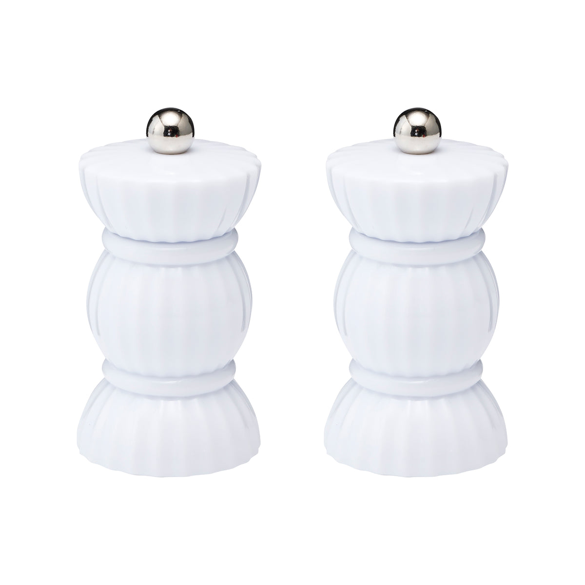 The Porto bon bon salt and pepper grinders in vanilla are a simplistic and versatile addition to your table setting.