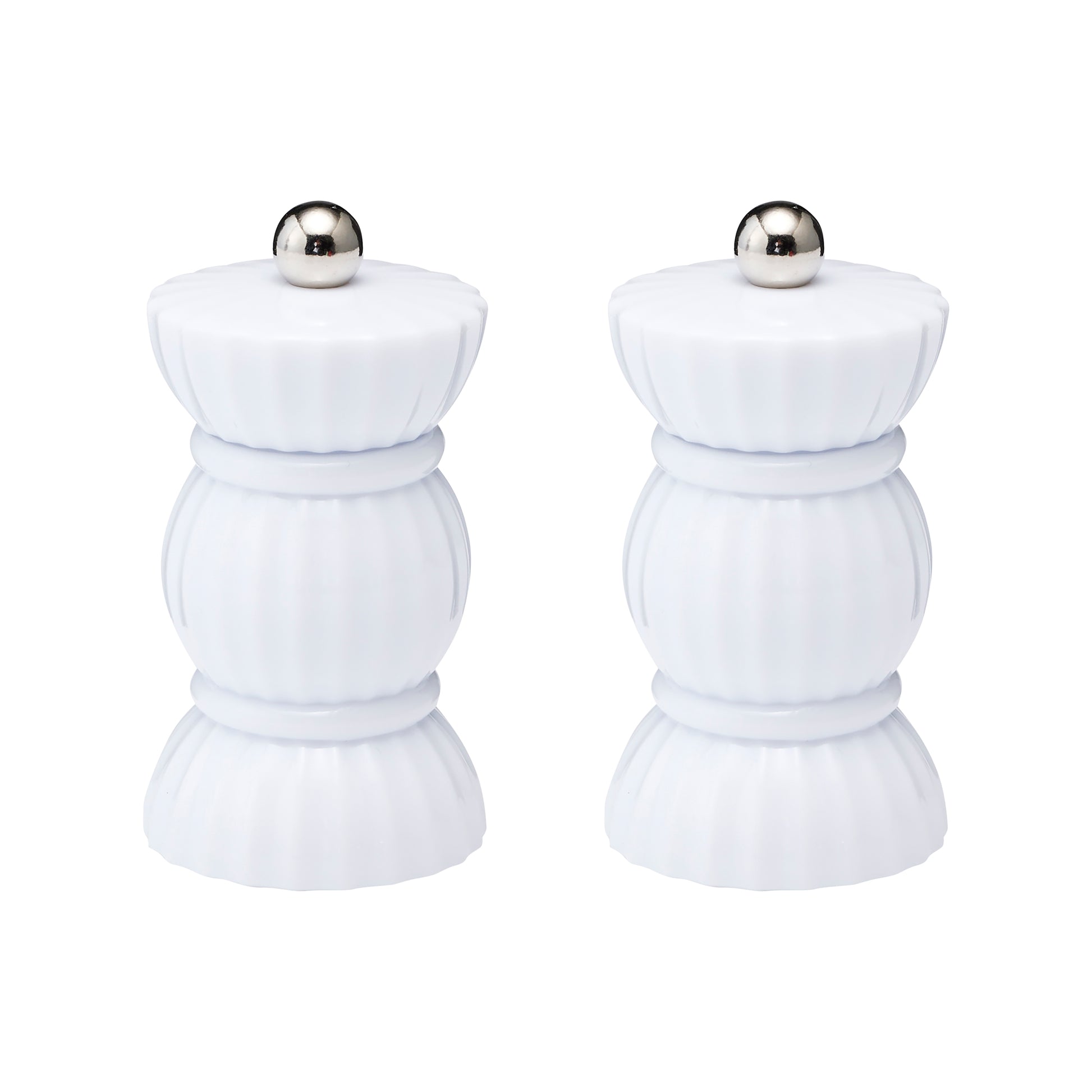 The Porto bon bon salt and pepper grinders in vanilla are a simplistic and versatile addition to your table setting.