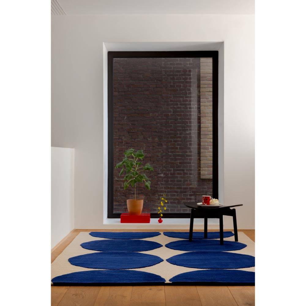 Marimekko Isot Kivet Rug Blue. Cream rug with blue dots