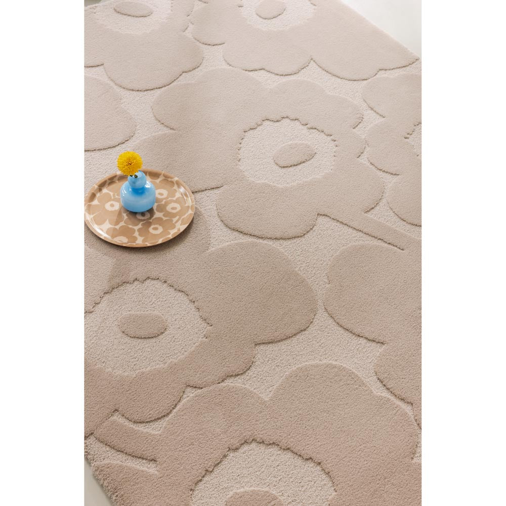 Marimekko Unikko Rug Light Beige. Cram rug with large cream flowers