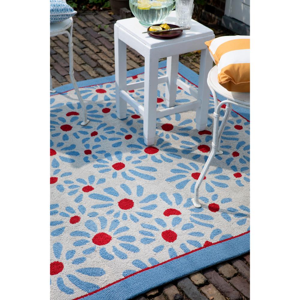 Blue daisies outdoor rug in backyard with setting - House