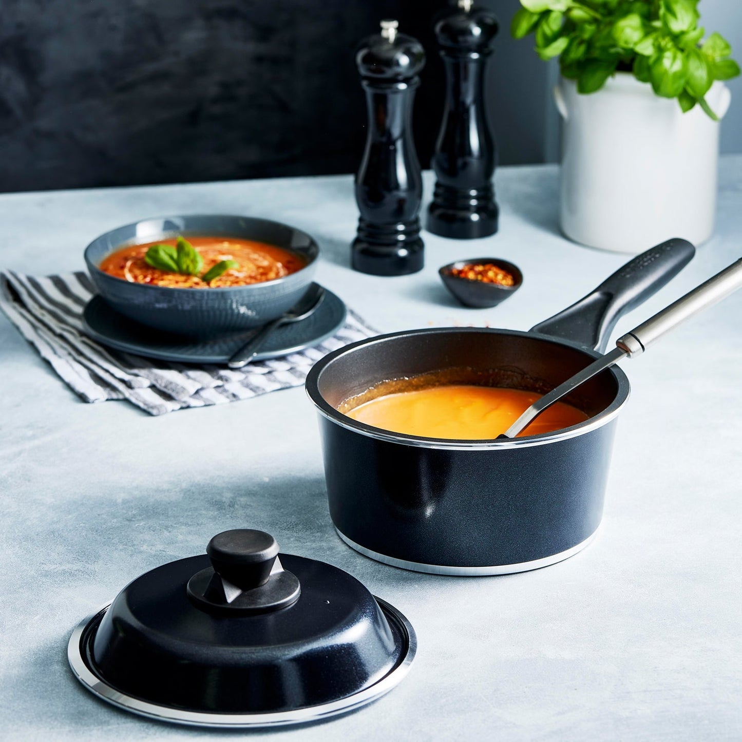 Bessemer Saucepan 18cm Black