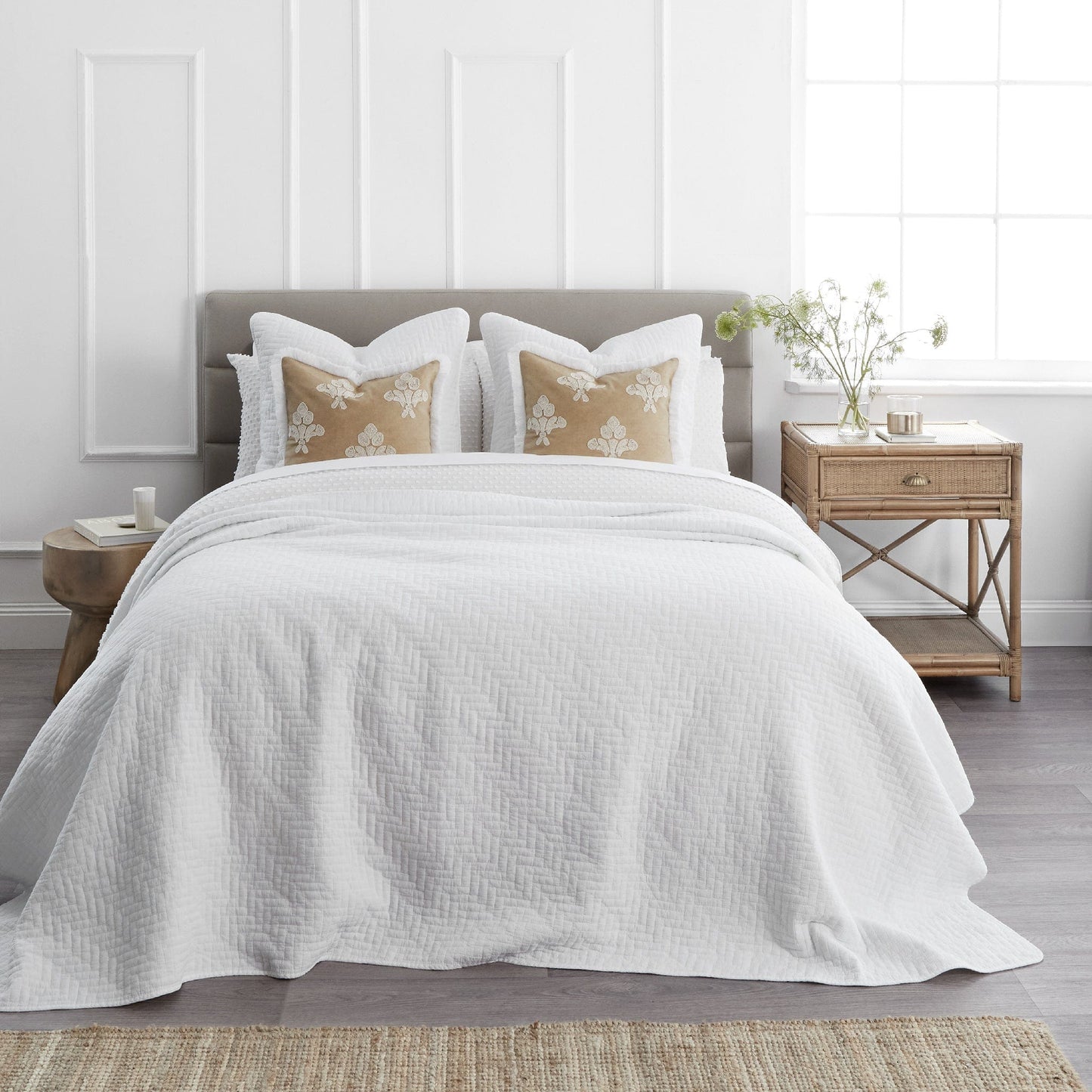 Home Beautiful Naya Coverlet Queen/King White